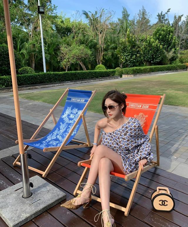 王思聪|花2W多给新欢女友买水果王思聪真舍得花钱,对慎婕也真是宠爱有加