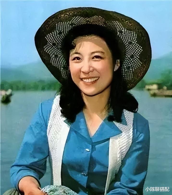 穿衣搭配 73岁优雅老去的王馥荔,穿衣简约又端庄,到老也优雅