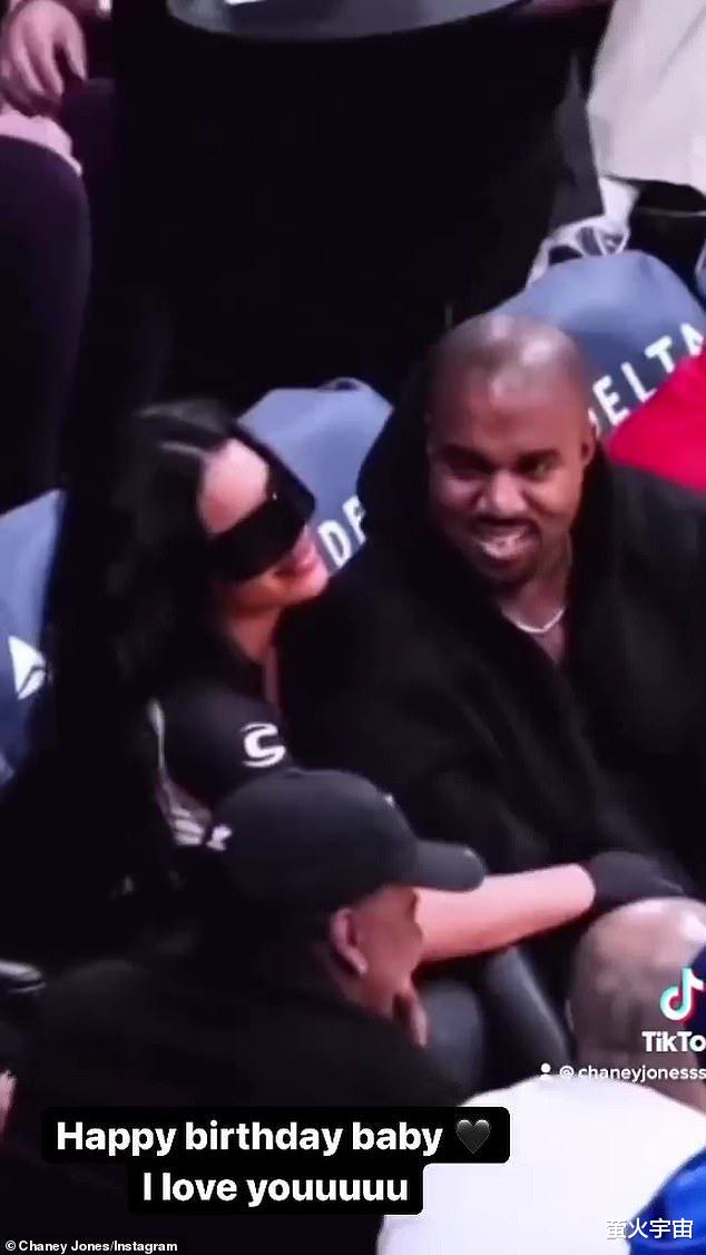 金·卡戴珊|24岁钱尼公开表白坎耶，我爱你，粉碎分手传言；卡戴珊爱情奇妙