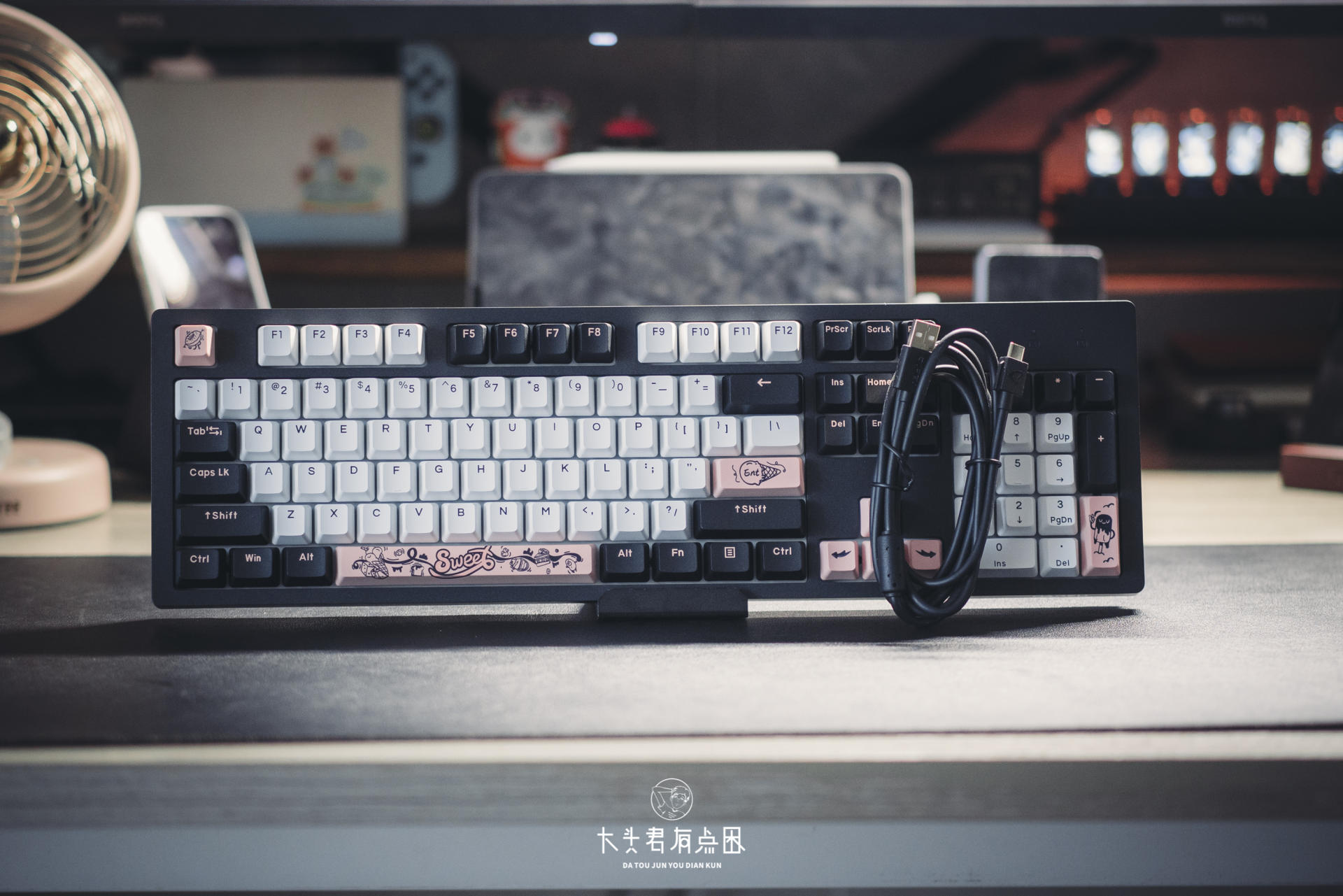 芯片|「大头君有点困」桌搭爱好者的新键盘—达尔优A104