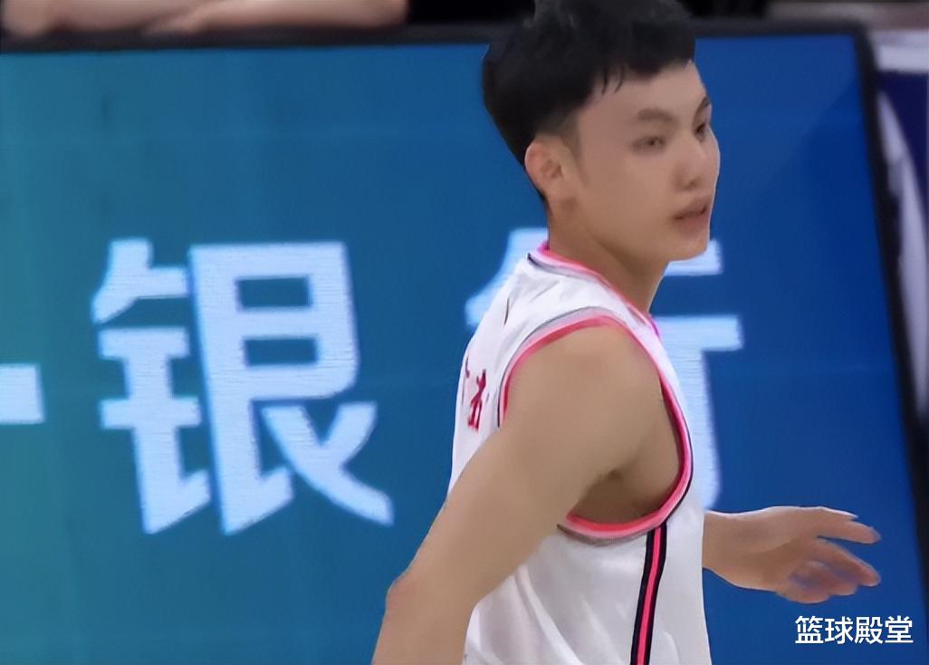 赵睿|三少成双少！徐杰统治攻守，赵睿制霸防守，谁注意胡明轩在干嘛？