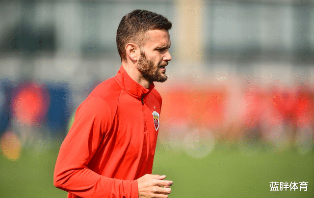 上海海港|上港重量級(jí)新援下賽季有望正式亮相，未來(lái)將被萊科重用，值得期待