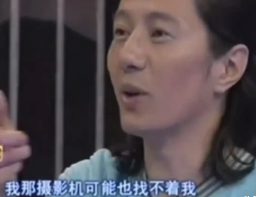 |郑钧的形象已经崩塌了，活脱脱的就是一个喜剧人呀