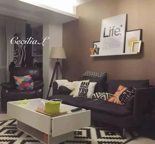 你家沙发墙还是大白墙吗?早落伍了,人家现在都这么玩,长见识了