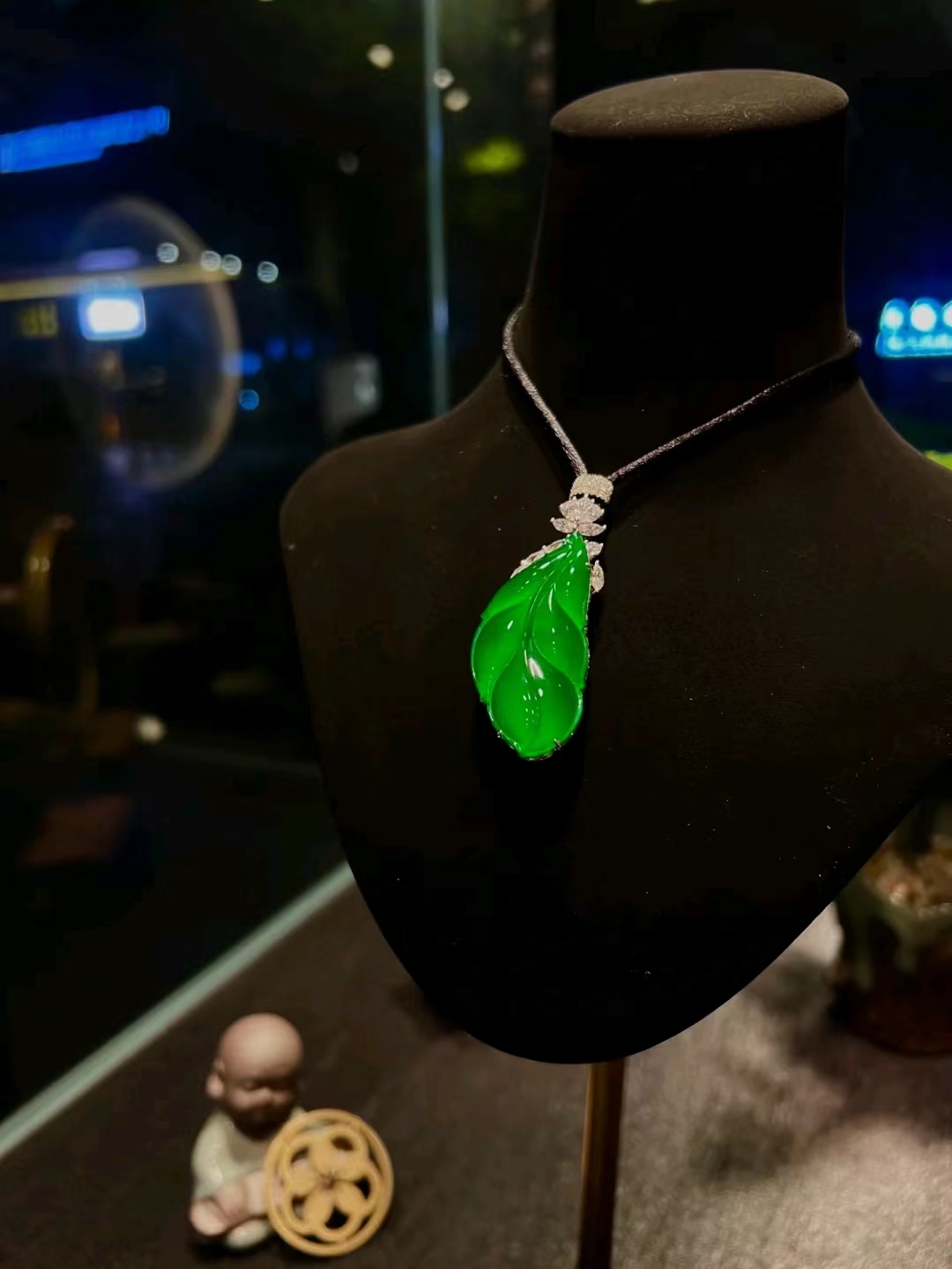 文玩|专家估价近3亿的《九龙翡翠玉璧》,竞是B货?