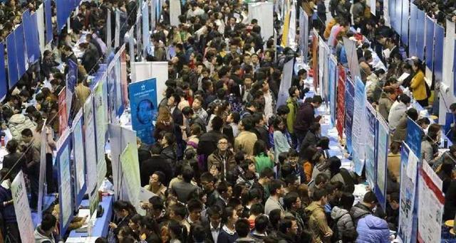 失业保险|2022将成为历年最难毕业季，1076万人创历史新高，向左考公向右进厂