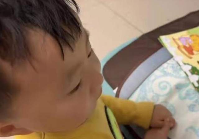 奇奇|太好笑！田舅舅欺负姚威儿子小奇奇，拍视频让奇奇干啃方便面