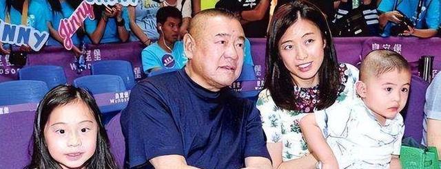 李嘉欣|李嘉欣的胞姐李嘉明,甩掉银行职员前夫,靠妹妹介绍嫁给香港富豪