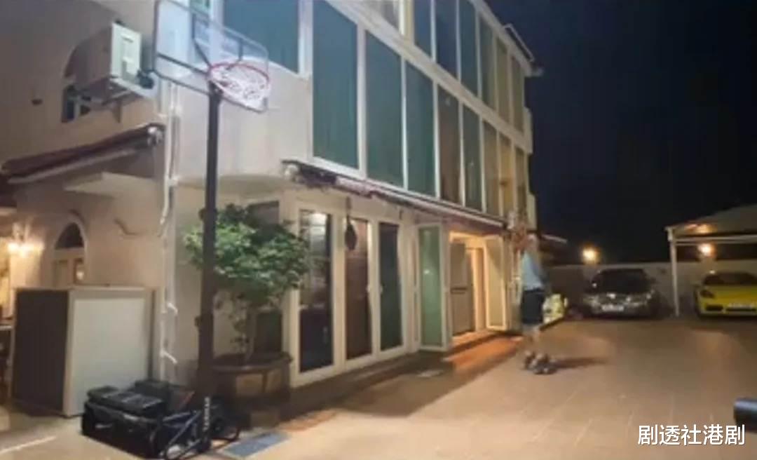 豪宅|TVB新晋小生晒富贵生活！婚后2个月搬入5000尺豪宅，前院有篮球场