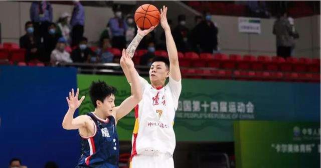 辽宁男篮|辽宁队临阵斩将，天才内线因球商太低已经被无情舍弃