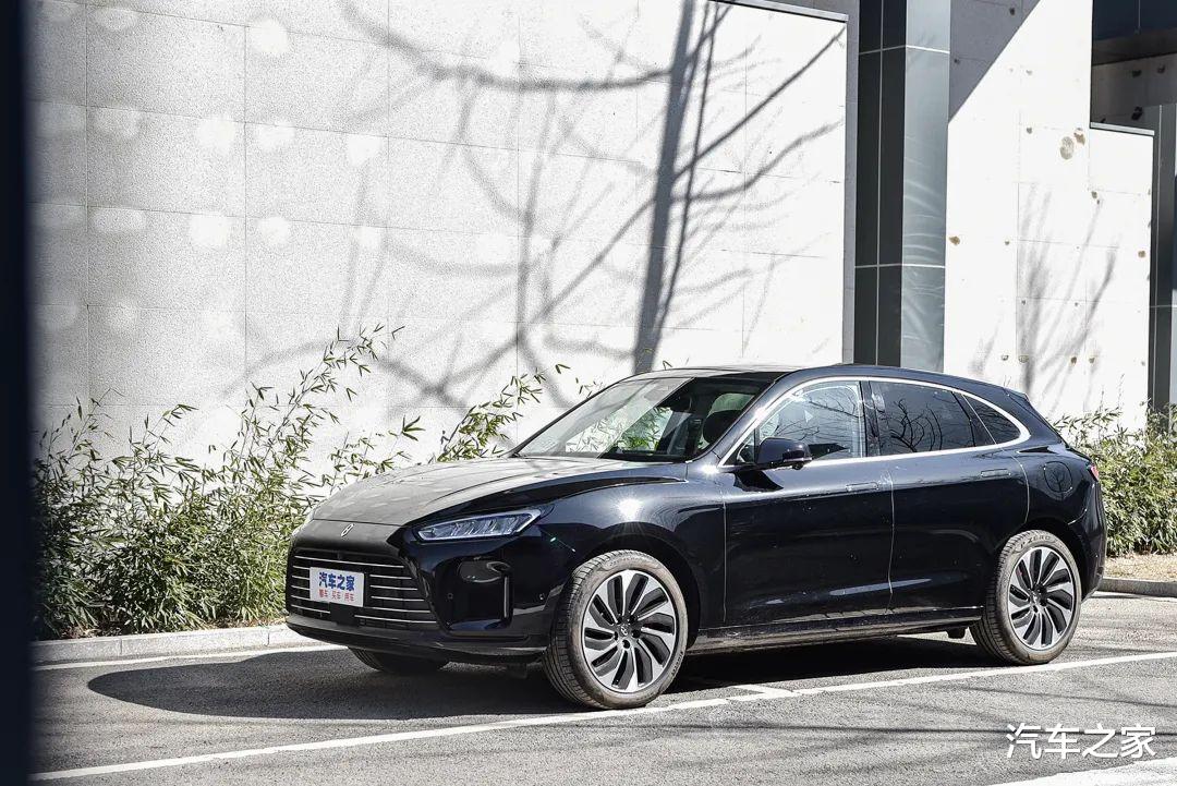 華為|中型SUV，油耗比漢蘭達低，加速比卡宴快，不到28萬就能買！