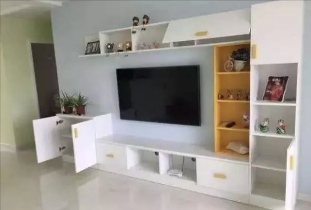 客厅电视背景墙别空着,聪明人都这样打柜子,漂亮还能收纳!