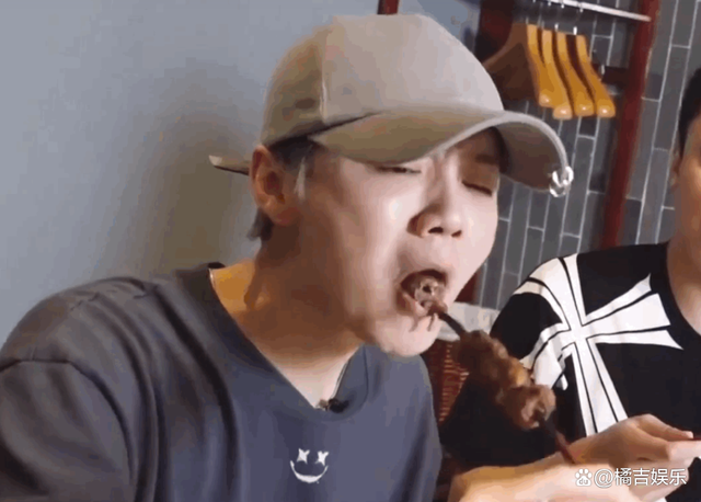 鹿晗|鹿晗说初冬要吃火锅躺被窝,这热搜让我们想象出冬天暖和的画面