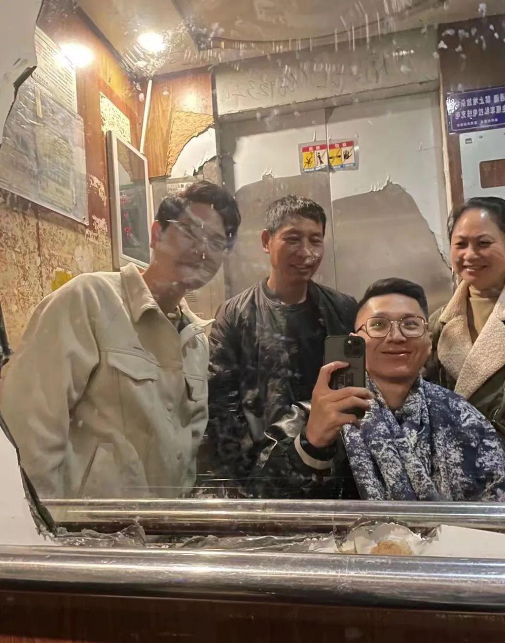 椒江90后的年轻人,在后座睡着了,醒来的时候,已经躺在了医院里
