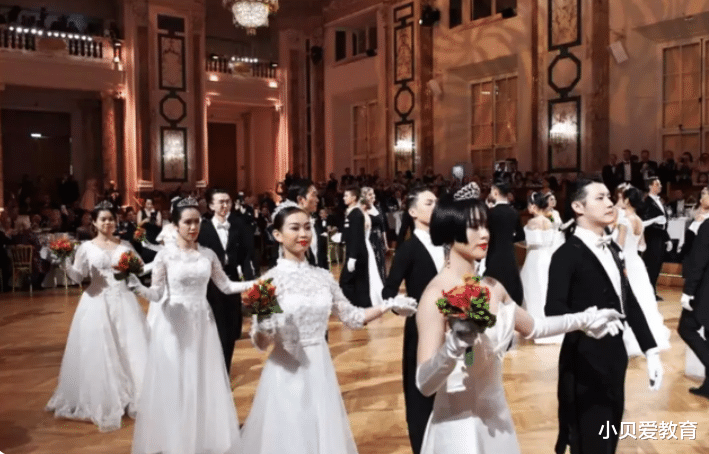 清华大学|清华内部“舞会”照片曝光，男帅女美应受夸赞，却被嘲洋气腌入味