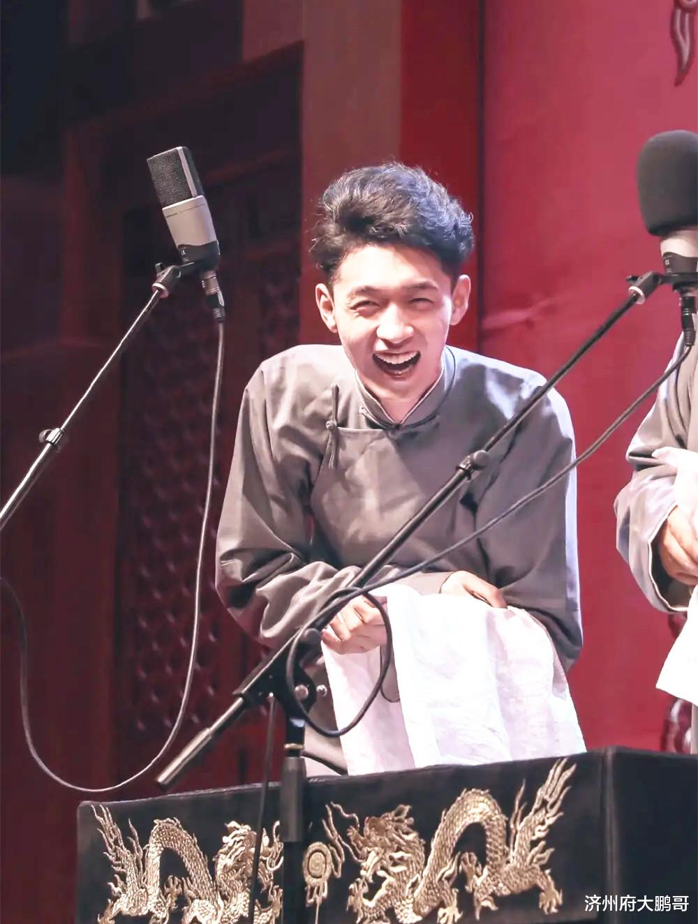 秦霄贤|德云社霄字科出品，傻人有傻福的秦霄贤，上综艺节目驾轻就熟