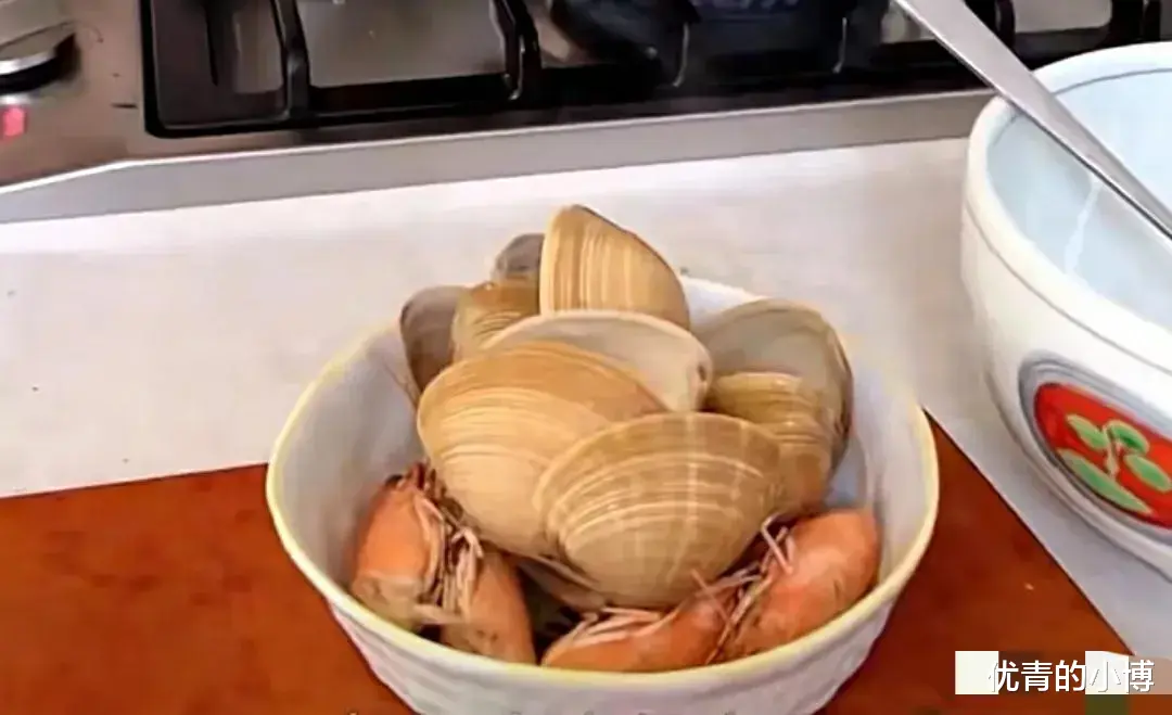 |董洁喜当美食主播引8万人围观，被赞贤妻良母好女人