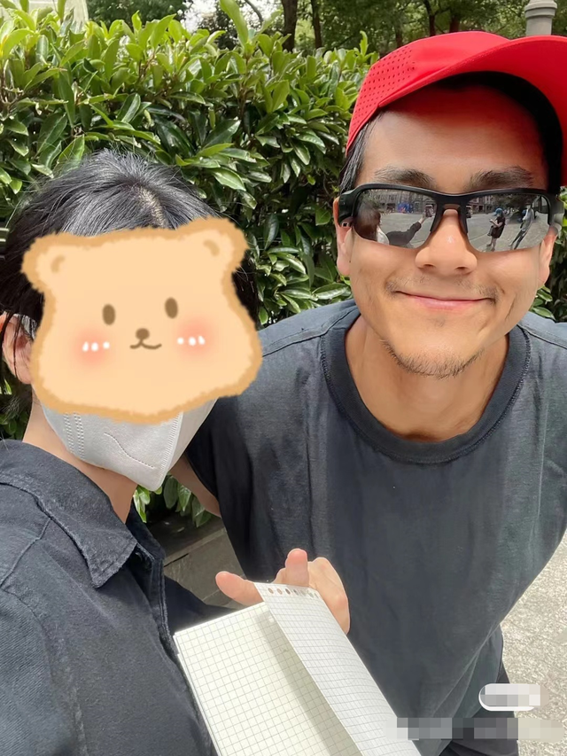 彭于晏|彭于晏最新晒照！蓬头垢面头发似鸡窝，连晒24张糙汉照引爆笑