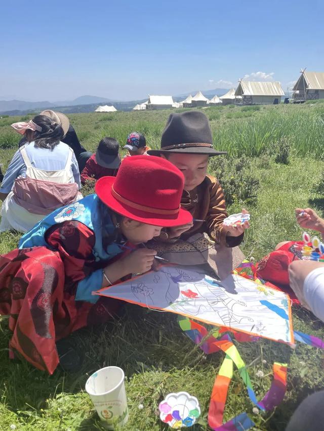 草原|海拔3000米的高原草甸上，藏着宫崎骏的夏天