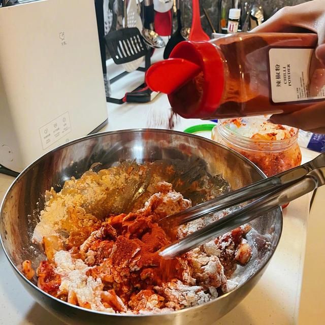 林允|26岁林允晒出北京的豪宅走红网络，全屋乱到极致，网友：很真实！