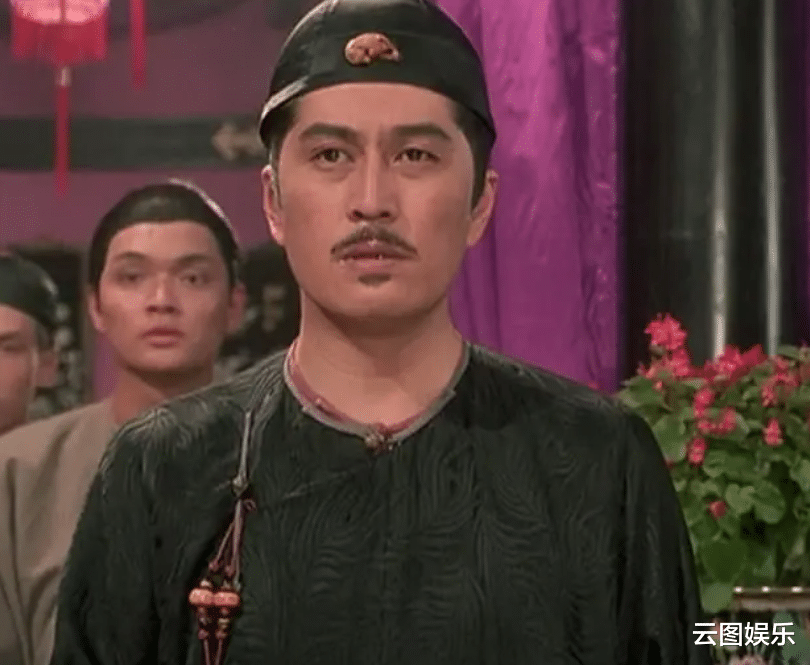 林威|68岁知名港星现身超市,为买打折商品大排长龙,打扮朴素没人认出