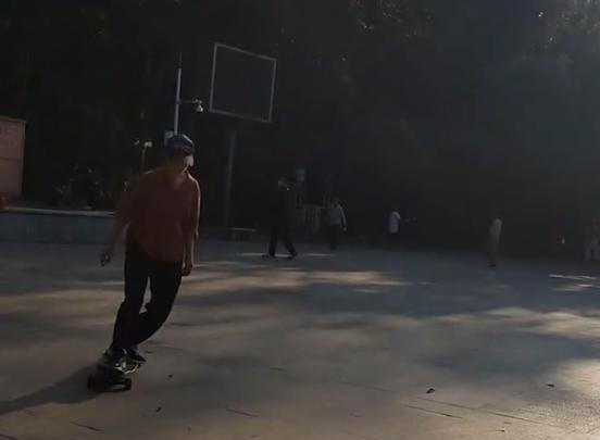 孙悦|孙卓一家玩滑板，孙辉倒栽葱，孙爸偶像包袱重，孙悦摔到怀疑人生