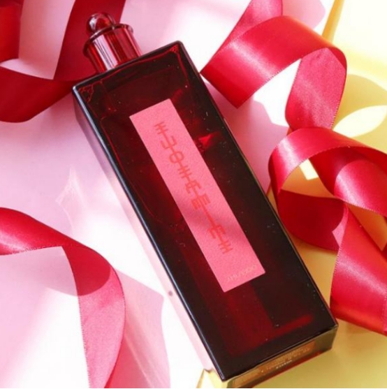 卷发 初抗老精华液适合什么护肤品 敏感肌亲身测评