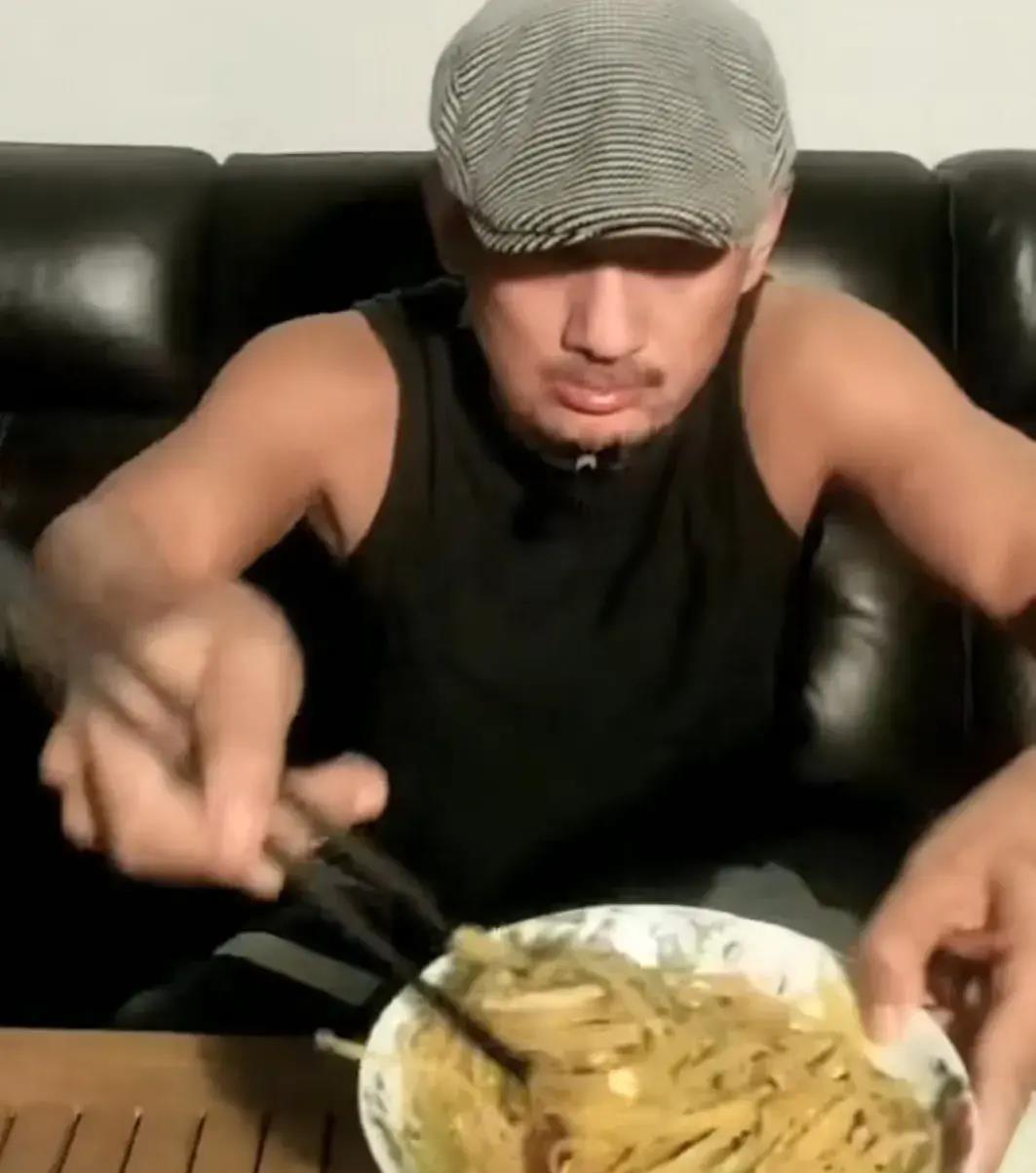 星光大道|心酸！星光大道冠军阿宝：穷到每天吃一顿饭，土豆拌米饭都奢侈