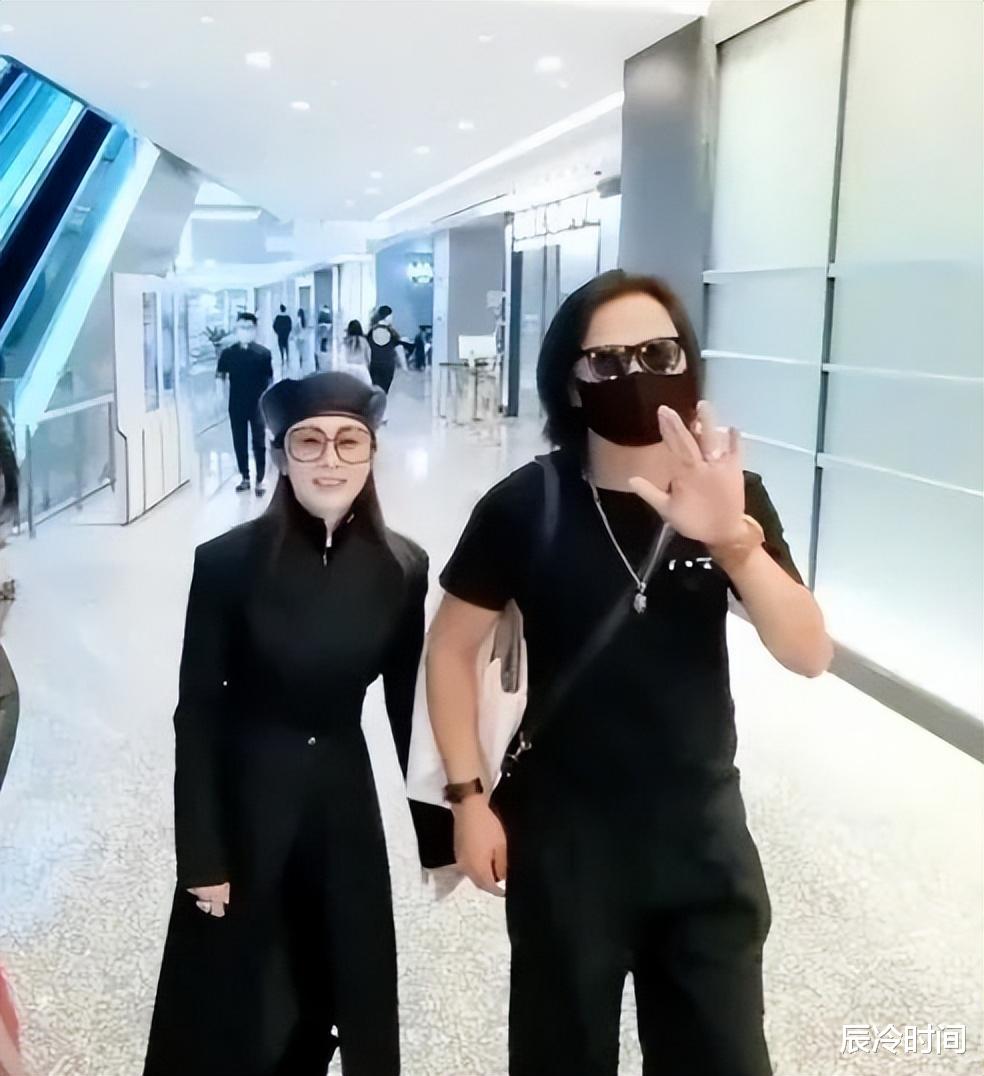 张敏|张敏：被向华胜追爱十年，54岁无儿无女，如今情感状况如何了？