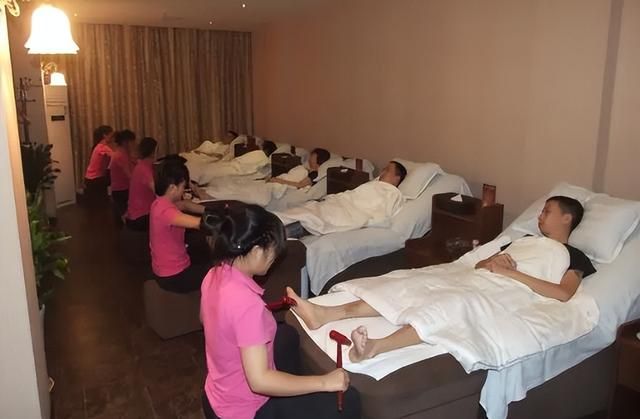 湖南足浴店女技师太漂亮,网友蠢蠢欲动:能见一面被骗也值了纪实