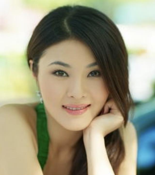 春晚|80后美貌歌唱家,曾受邀登上春晚舞台,却为了名利成为大贪的情妇