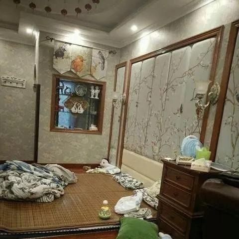 邋遢媳妇加个懒人老妈,新房子乱成了猪窝,竟然卫生间最干净