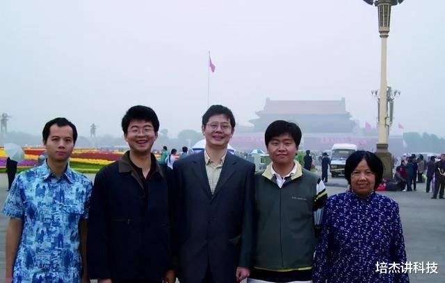 旗舰机|功夫不负有心人，8旬老妇成功攻克芯片技术，为祖国省下上万亿元