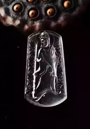 翡翠|如夜明珠般的玻璃种原石,全拿来车珠子了,100万也要打水漂!