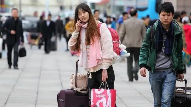 求职|大学毕业找工作，母亲说：孩子，别走太远，留在家乡工作吧，泪目