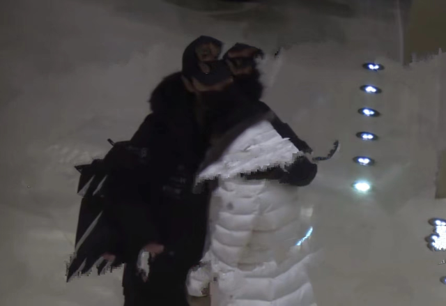 陈晓|陈晓探班陈妍希，酒店楼下大撒狗粮，女方脸上泛油浮肿状态差