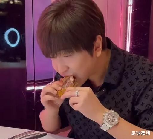 网红“白冰”自曝单亲家庭,从小被同学嘲笑,父亲长期外出打工