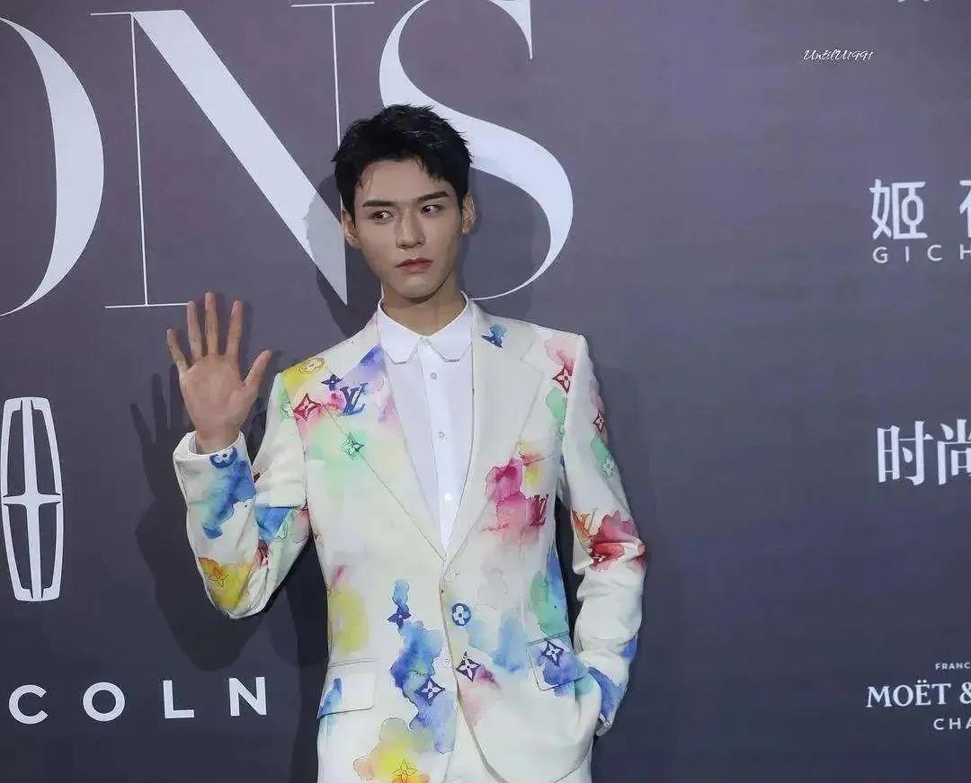 龚俊|没休息好多么影响形象?龚俊王一博脸色蜡黄,邓伦“少年感”下降