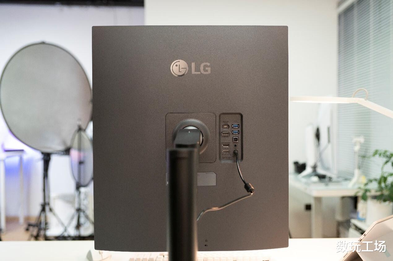 三星|全球首款28英寸16: 18魔方屏，LG 28MQ780开箱