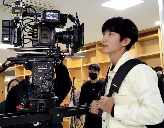 筱崎爱|40岁李准基还能演高中生！戏里美强惨，戏外被坑10年收入单身至今