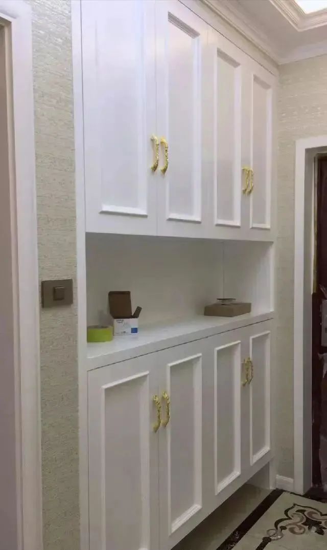 新房硬装完工,没顾上打扫先晒晒,电视墙太抢眼,餐边柜实用极了