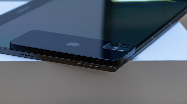 微软|保时捷车主用后直接丢掉了IPAD,最美OLED便携屏分享