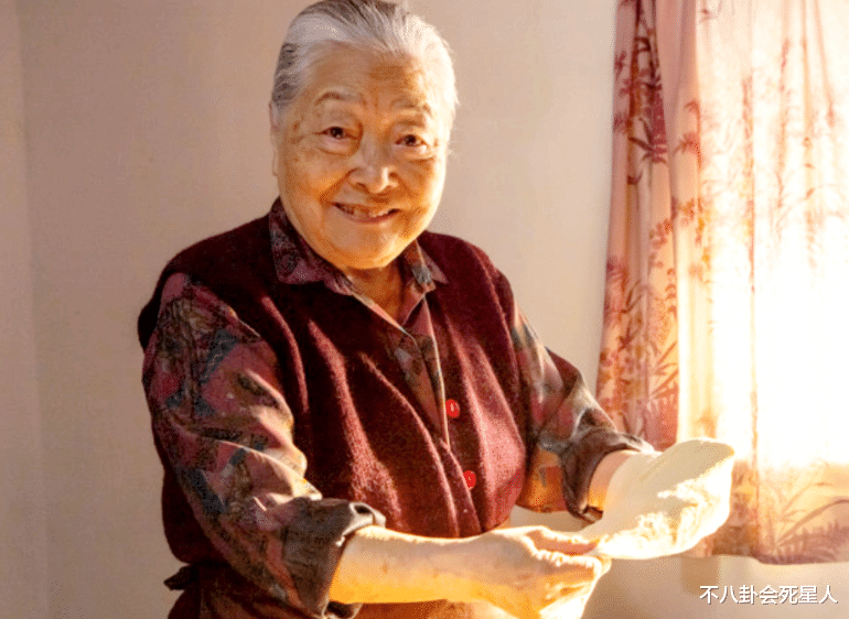 淋巴癌|32岁知名歌手去世!患淋巴癌脖子肿大,今年已有3位明星因此病逝