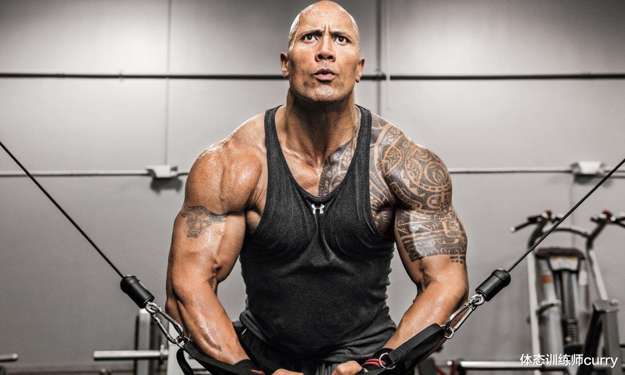 道恩·强森|巨石强森都盛赞的身价千万健身教练！她的完美身材是如何塑造的？