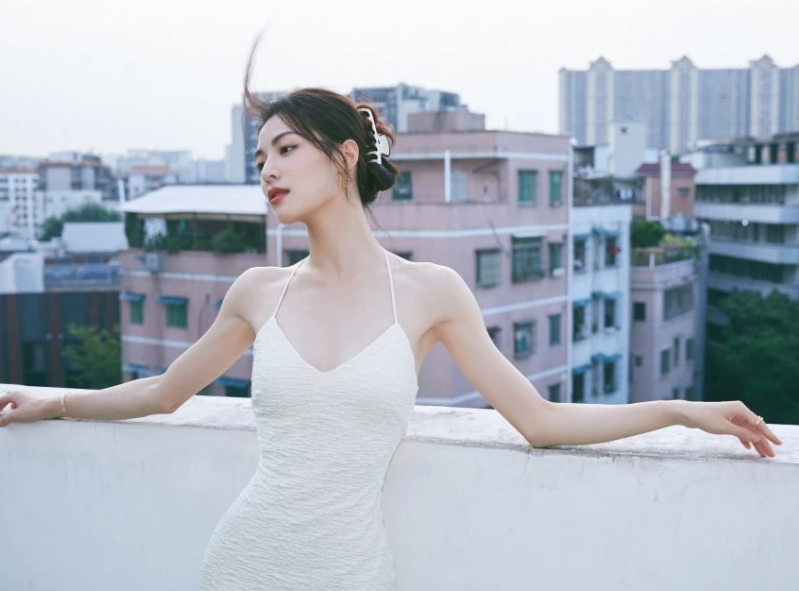 杨采钰|5年后,再看冯小刚的“芳华三美”,各自境遇天差地别