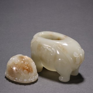 和田玉籽料|清代 和田玉籽料狮子香薰摆件