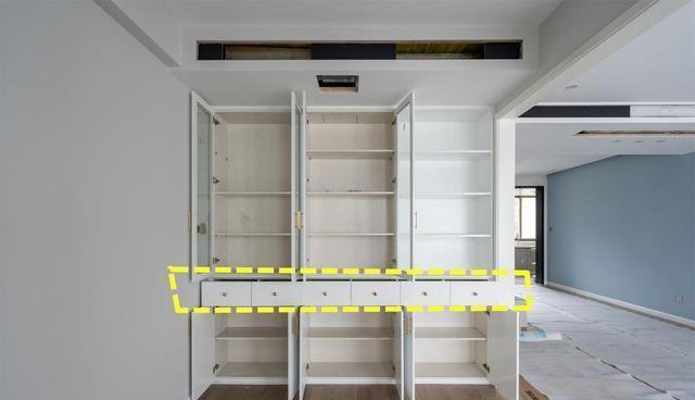 现在木工打柜子,流行上下打满中间留空,4种装法巧妙分区做收纳