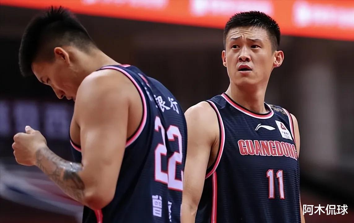 广东男篮|阿联周鹏做错什么？全网建议两人退役别祸害球队，广东队该重建吗
