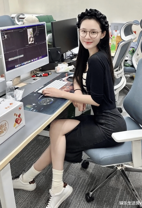 张颖颖|张颖颖半夜捂脸哭,认爱小菲否认用孩换房,曾曝聊天记录给葛斯齐