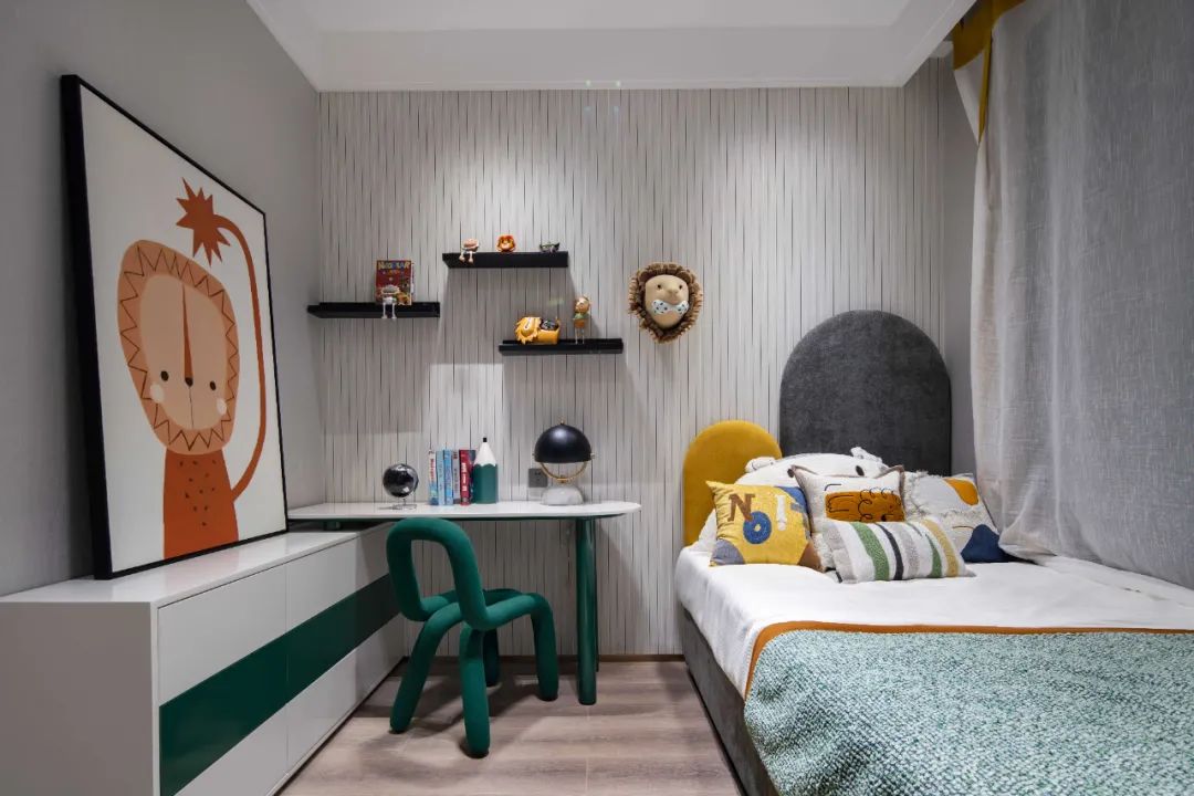 大户型的品质生活,简单中透露着清淡的奢华、高贵